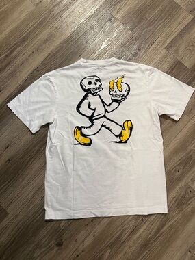 Zara White T shirt No One Around Us Yellow Skull Size Medium